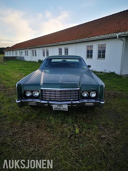 Lincoln Continental 1972 photo 2