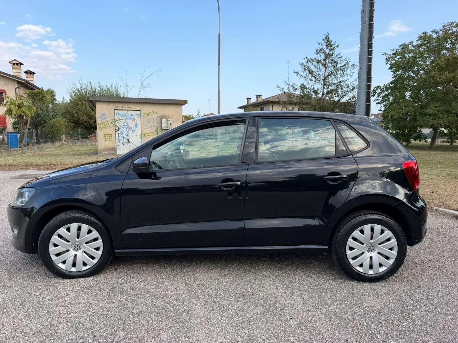 Volkswagen Polo 2015 photo 2