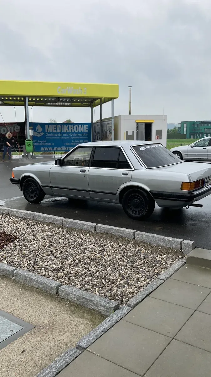 Ford Granada 1983 photo 2