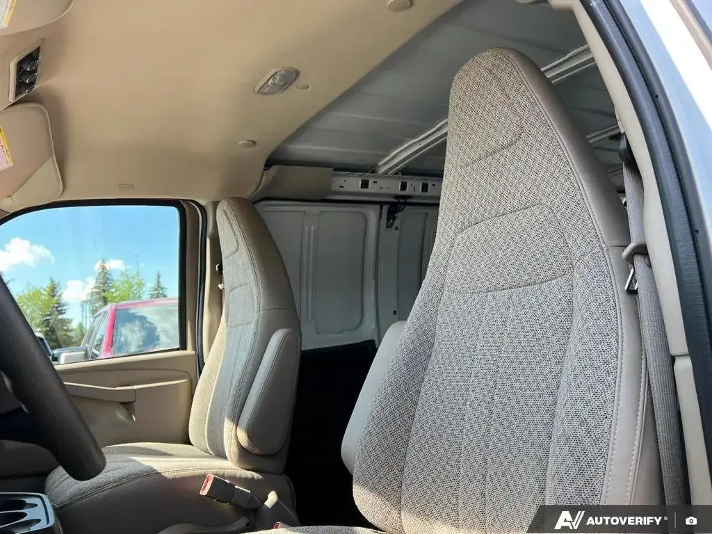 Chevrolet Express 2500 2025 photo 3