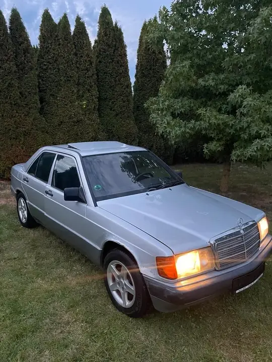 Mercedes-Benz 190E