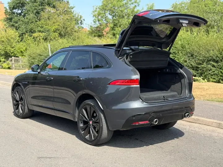 Jaguar F-Pace 2017 photo 5