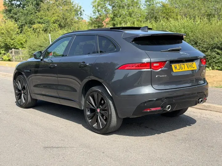 Jaguar F-Pace 2017 photo 4