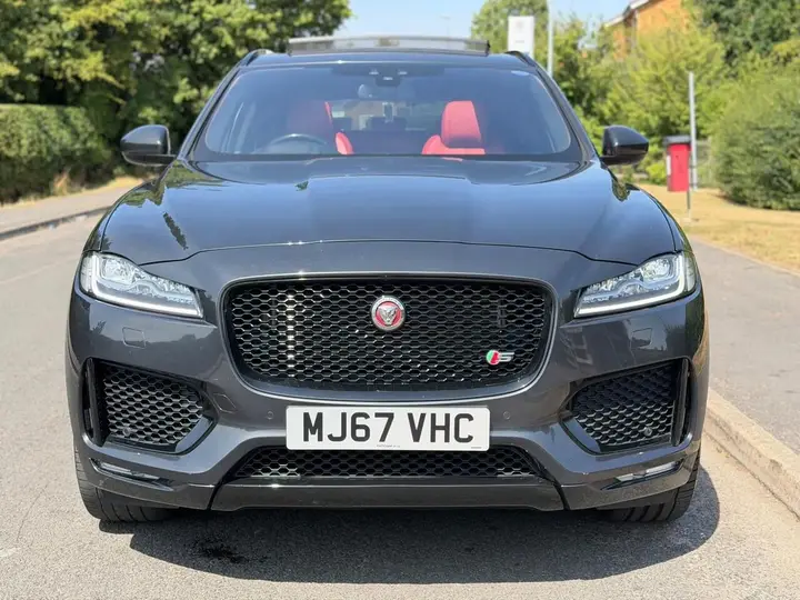 Jaguar F-Pace 2017 photo 2