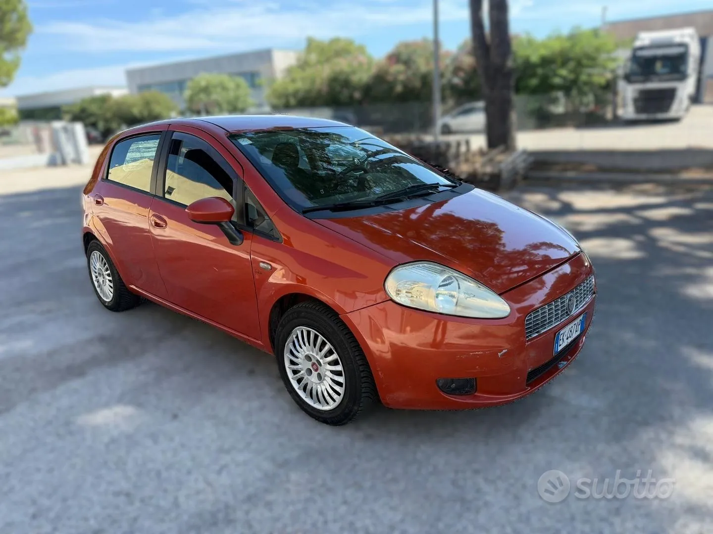 Fiat Grande Punto 2010 photo 2