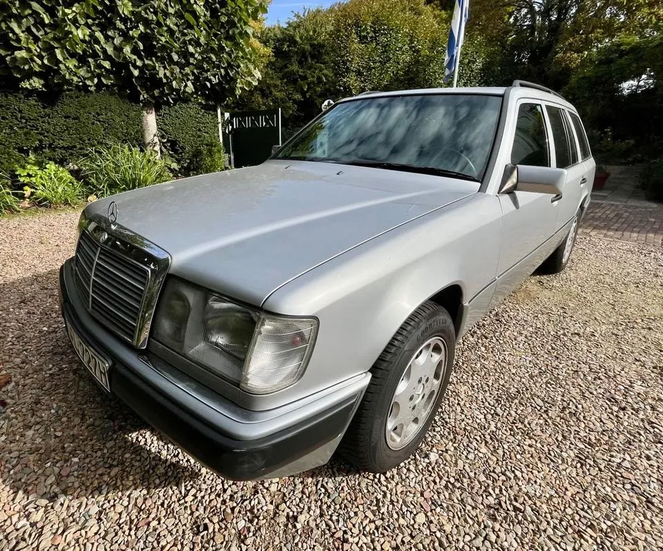 Mercedes-Benz 220