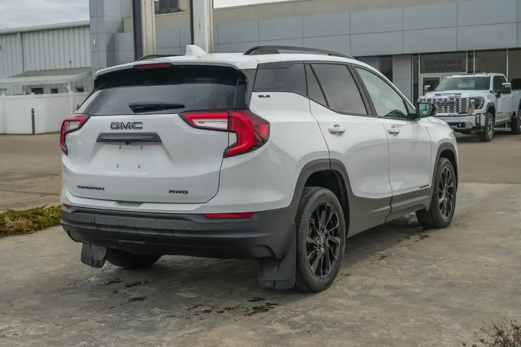 GMC Terrain 2024 photo 2