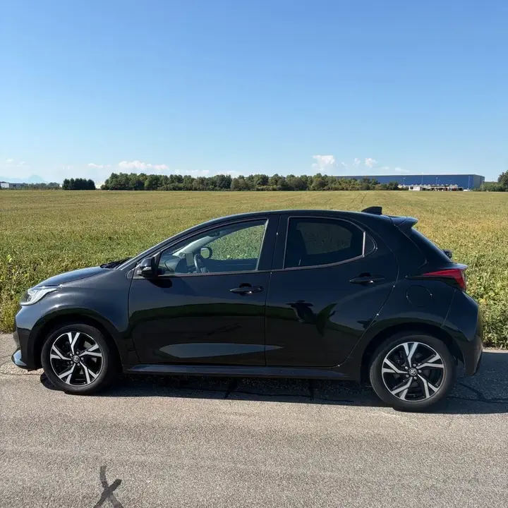 Toyota Yaris 2024 photo 2