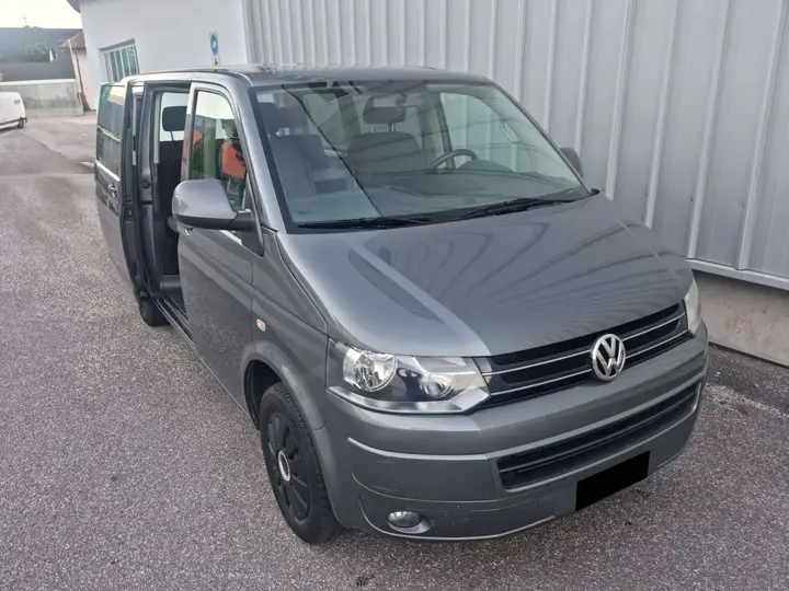 Volkswagen Multivan 2011 photo 2