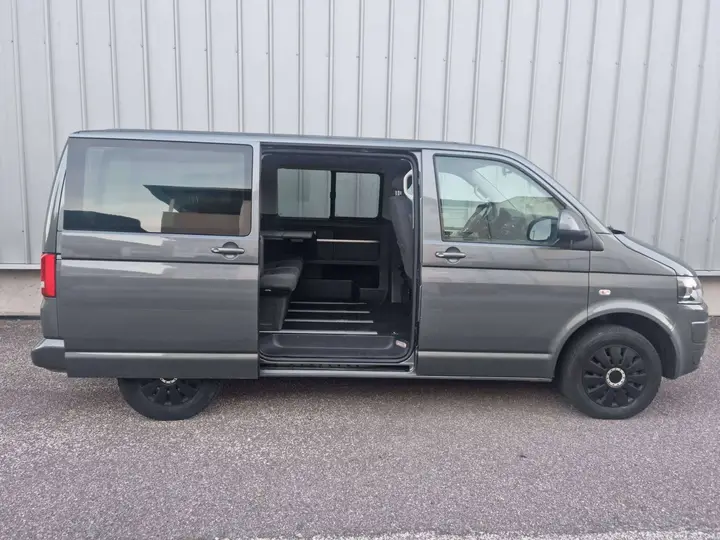 Volkswagen Multivan 2011 photo 3