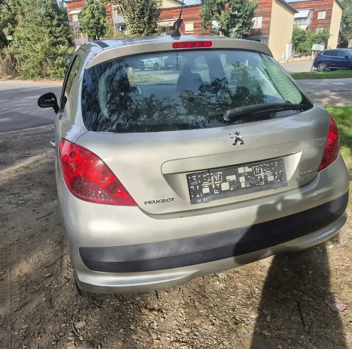 Peugeot 207 2007 photo 2