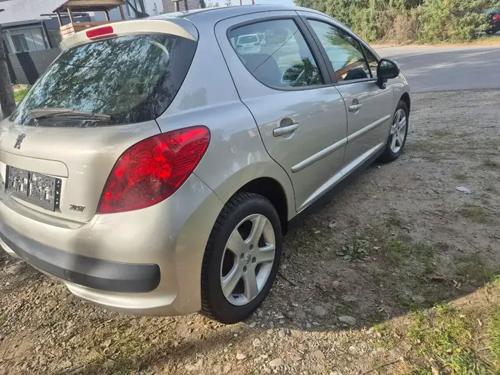 Peugeot 207 2007 photo 3