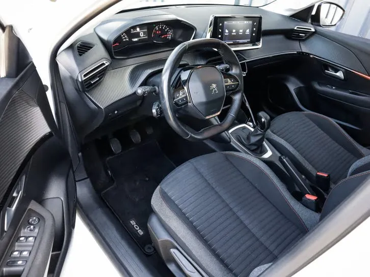 Peugeot 208 2021 photo 3