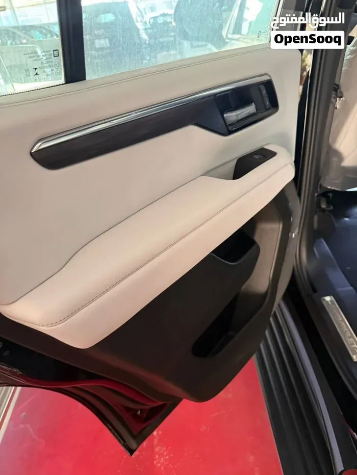 Chevrolet Tahoe 2026 photo 2