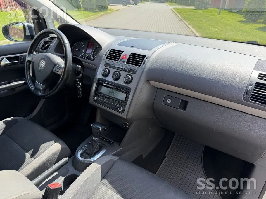 Volkswagen Touran 2010 photo 5