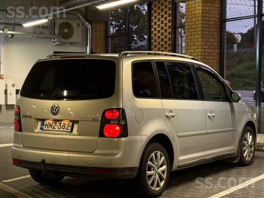 Volkswagen Touran 2010 photo 4