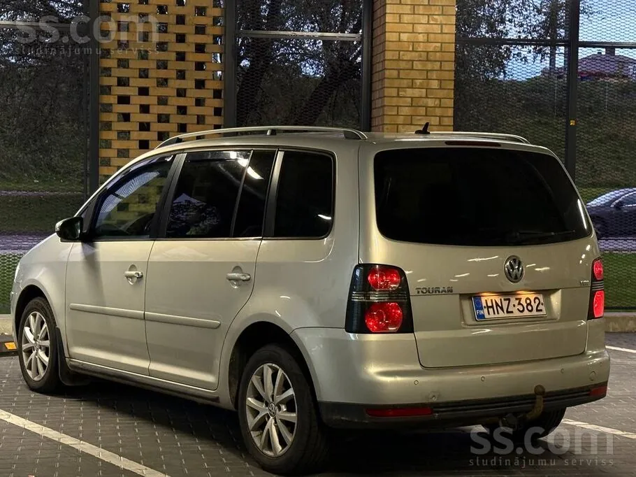 Volkswagen Touran 2010 photo 3