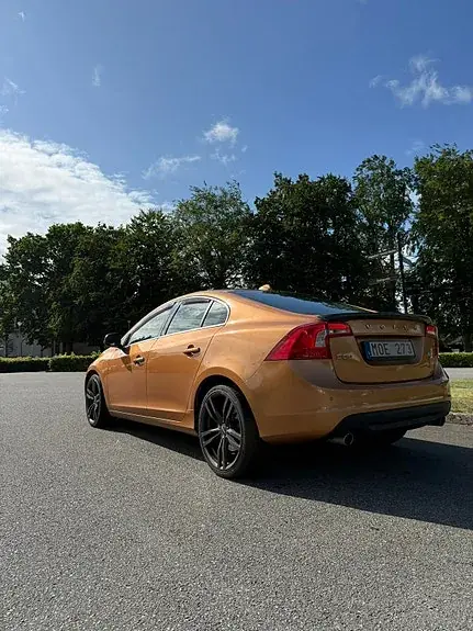 Volvo S60 2011 photo 2