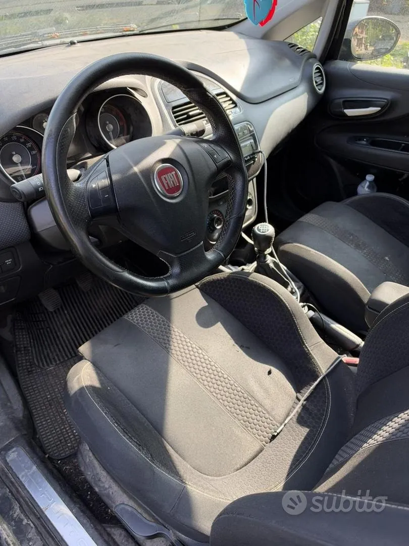 Fiat Punto 2011 photo 3