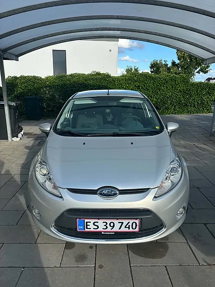 Ford Fiesta 2012 photo 2
