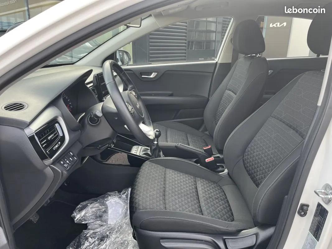Kia Rio 2023 photo 5
