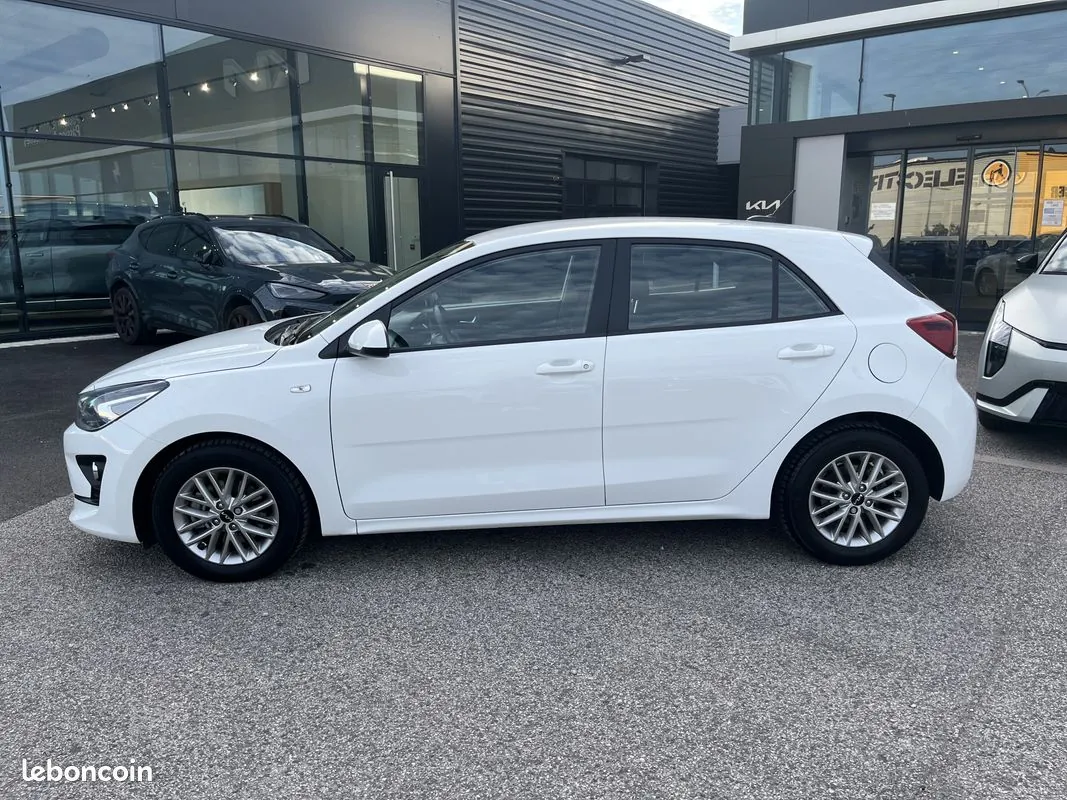 Kia Rio 2023 photo 4