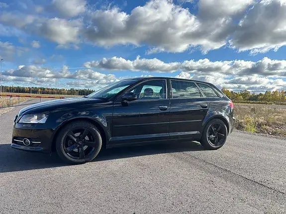 Audi A3 2011 photo 2