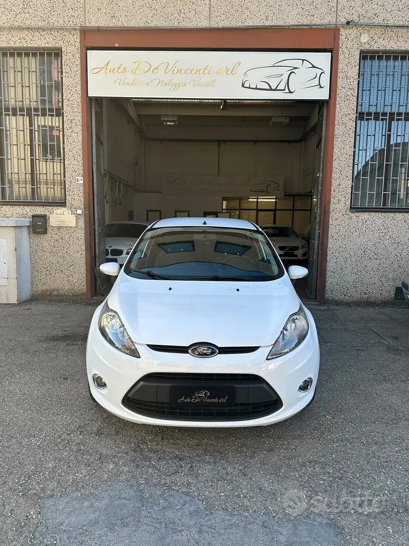 Ford Fiesta 2012 photo 2