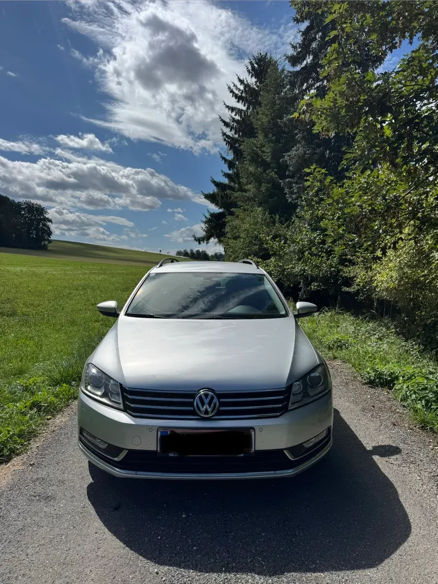 Volkswagen Passat 2012 photo 2