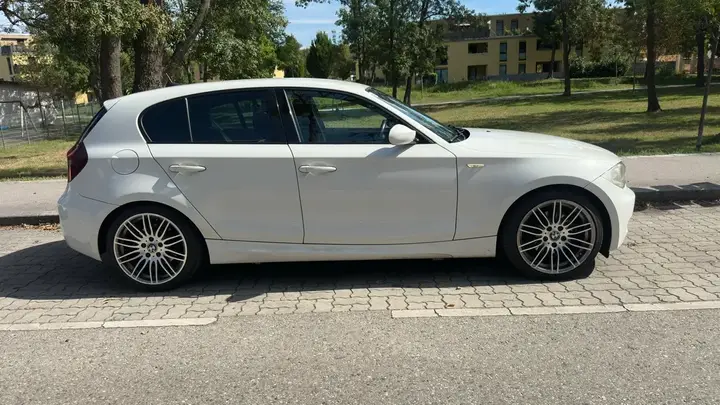 BMW 1 Series 2007 photo 2