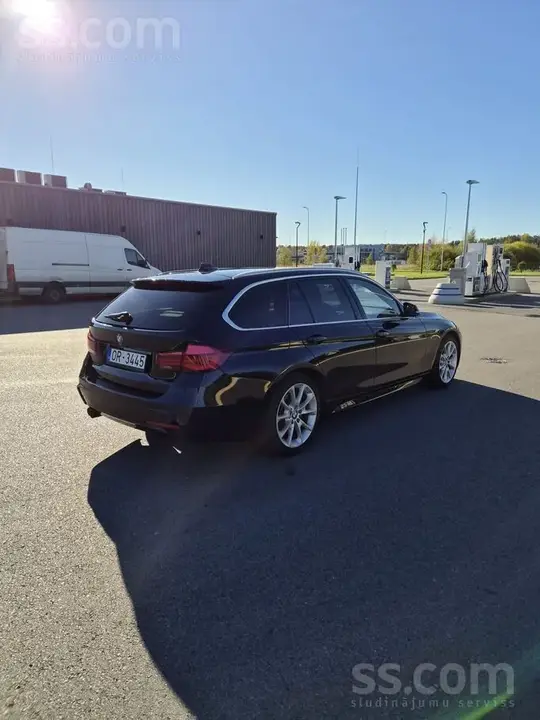 BMW 320 2018 photo 3