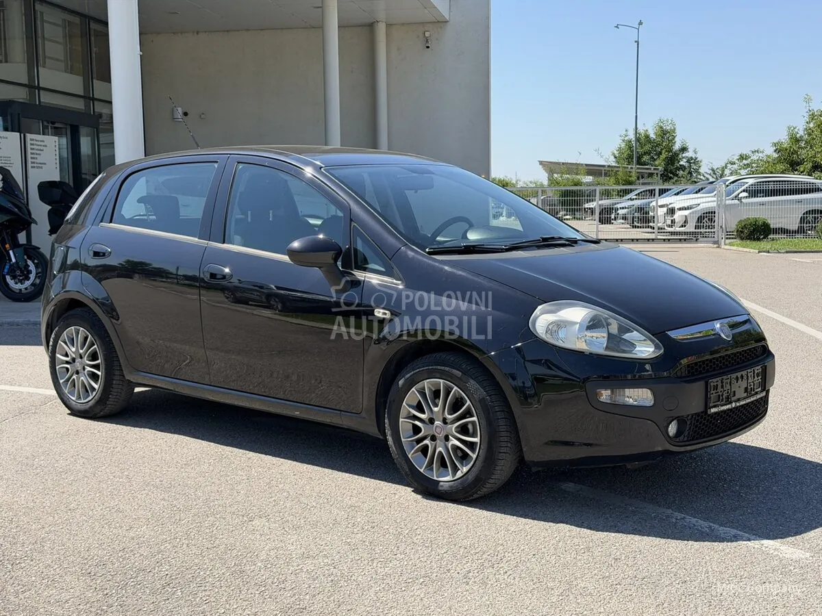 Fiat Grande Punto 2011 photo 5