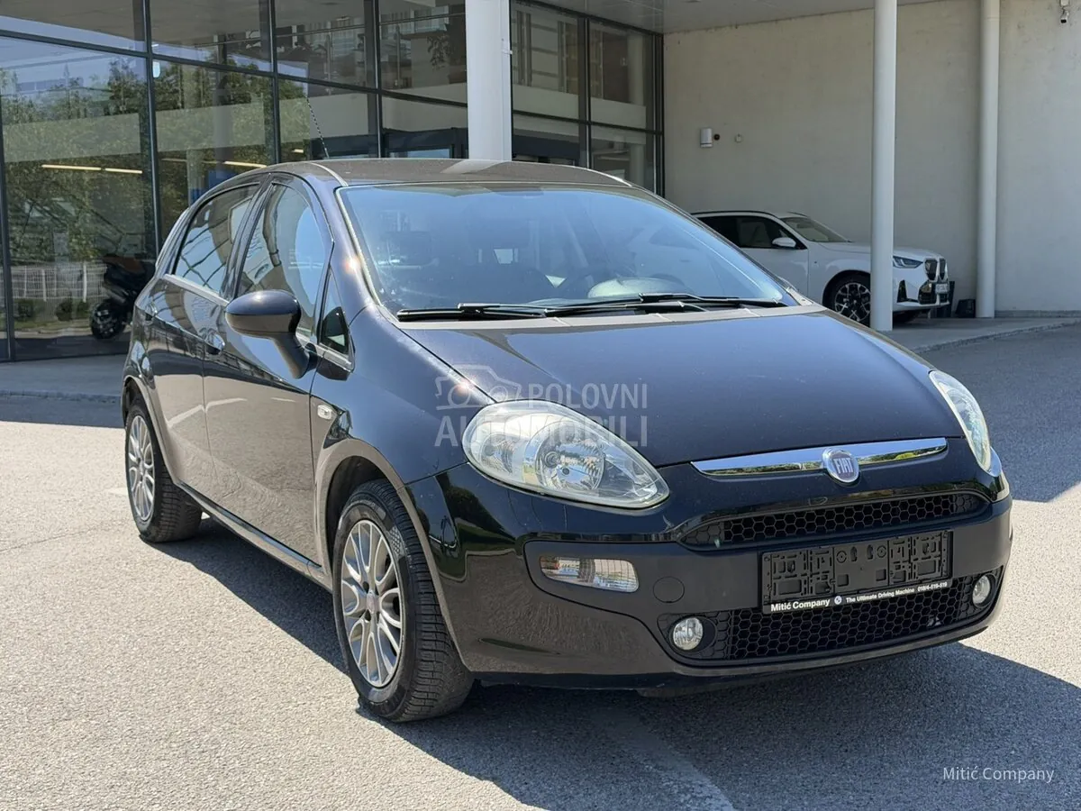 Fiat Grande Punto 2011 photo 4