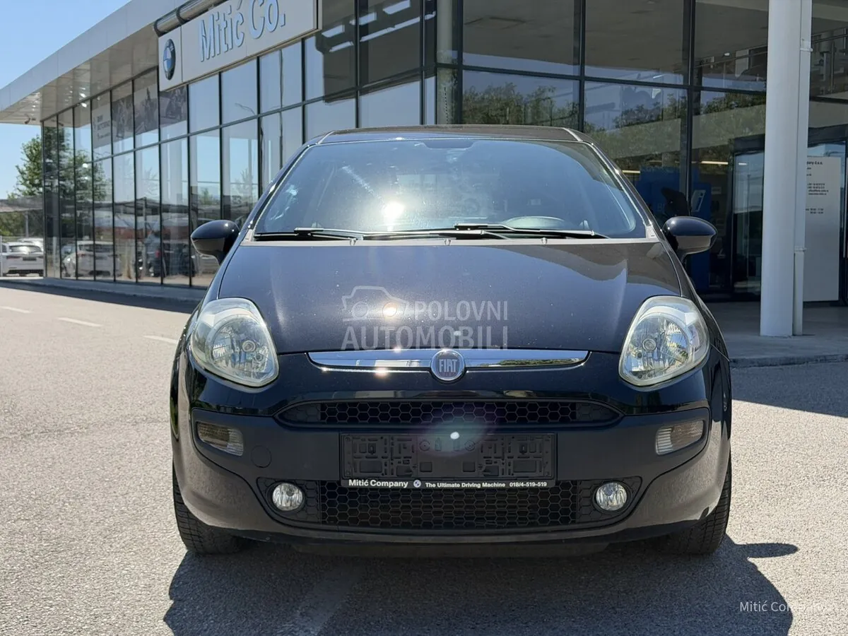 Fiat Grande Punto 2011 photo 3