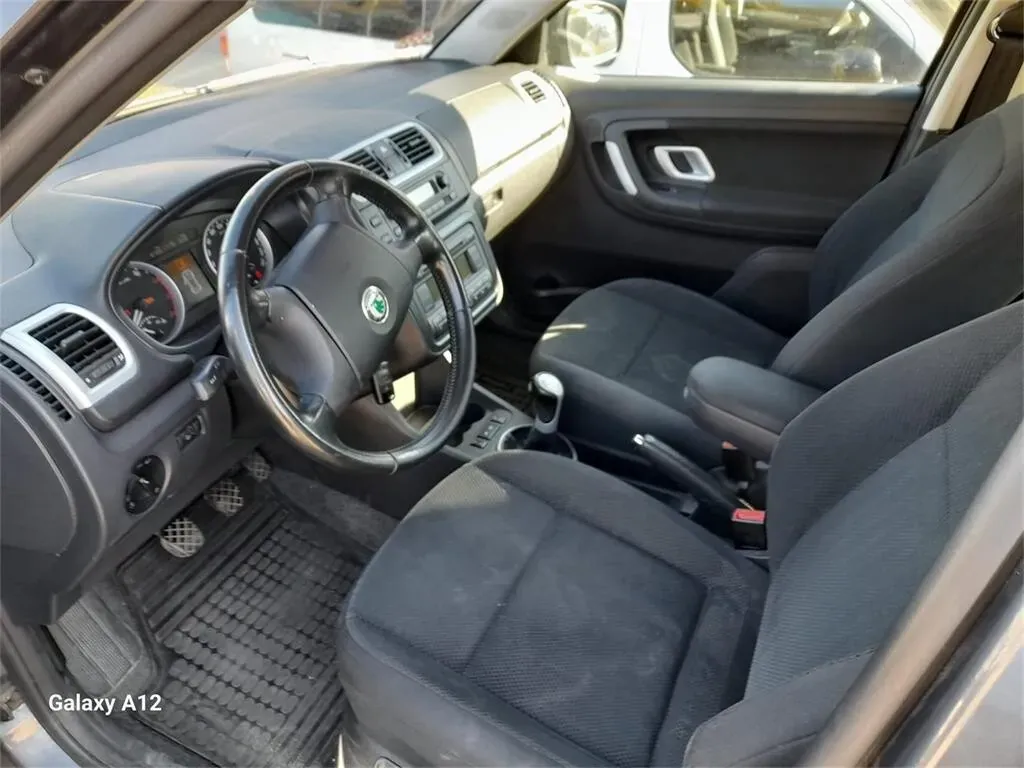 Skoda Fabia 2008 photo 2