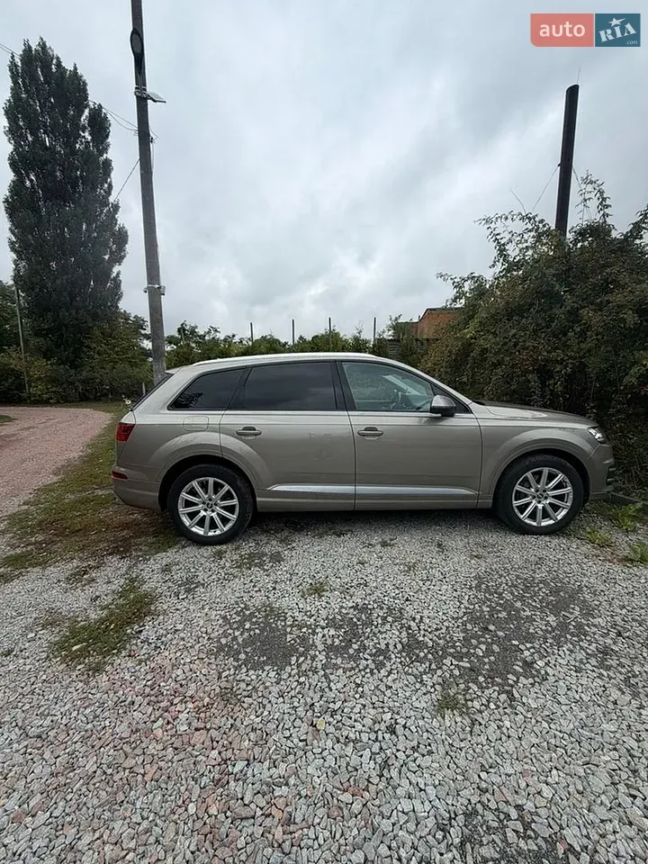 Audi Q7 2017 photo 2