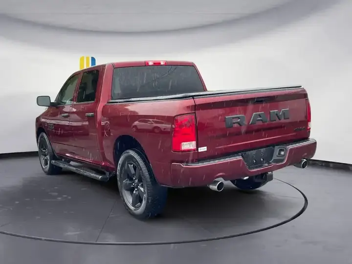 Ram 1500 Classic Crew Cab 2019 photo 3