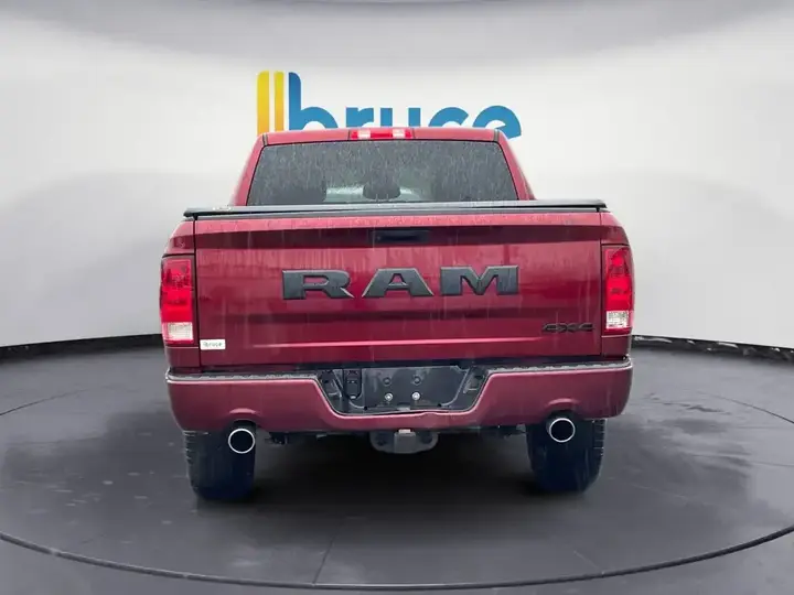 Ram 1500 Classic Crew Cab 2019 photo 4