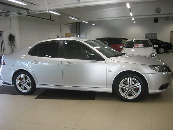 Saab 9-3 2011 photo 3