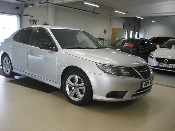Saab 9-3 2011 photo 2