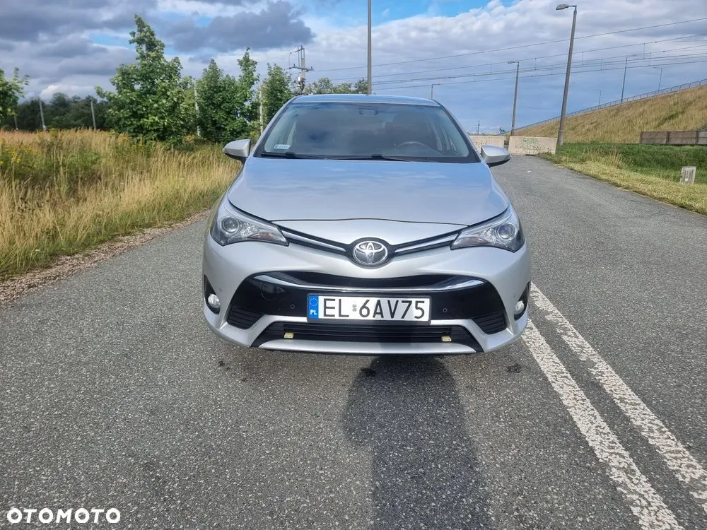 Toyota Avensis 2015 photo 2