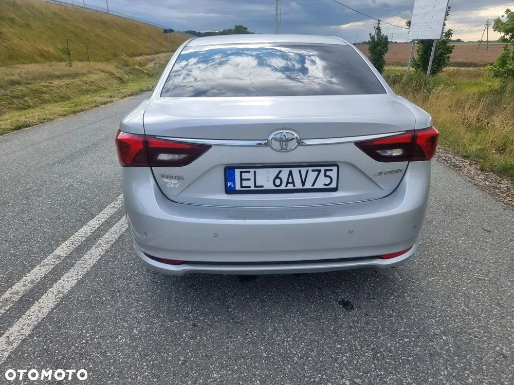 Toyota Avensis 2015 photo 5