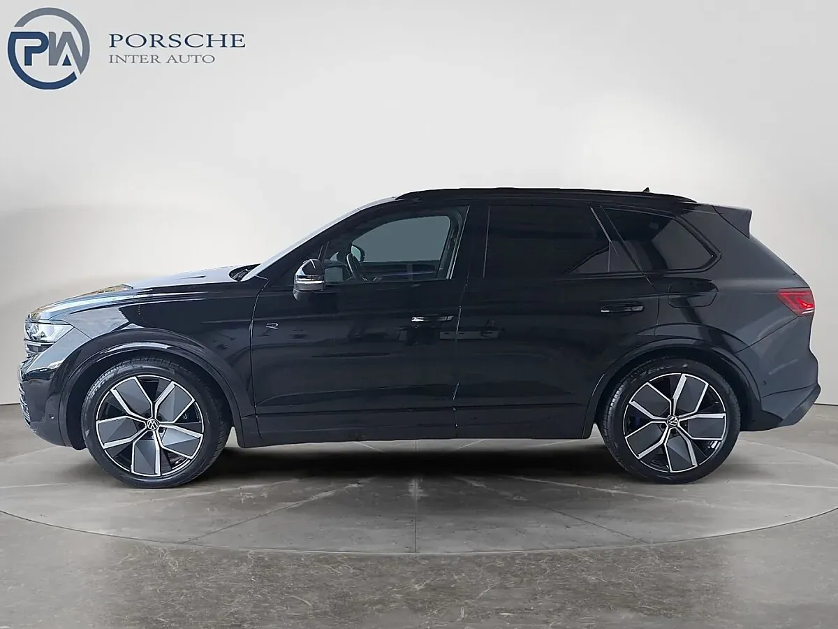 Volkswagen Touareg 2024 photo 2