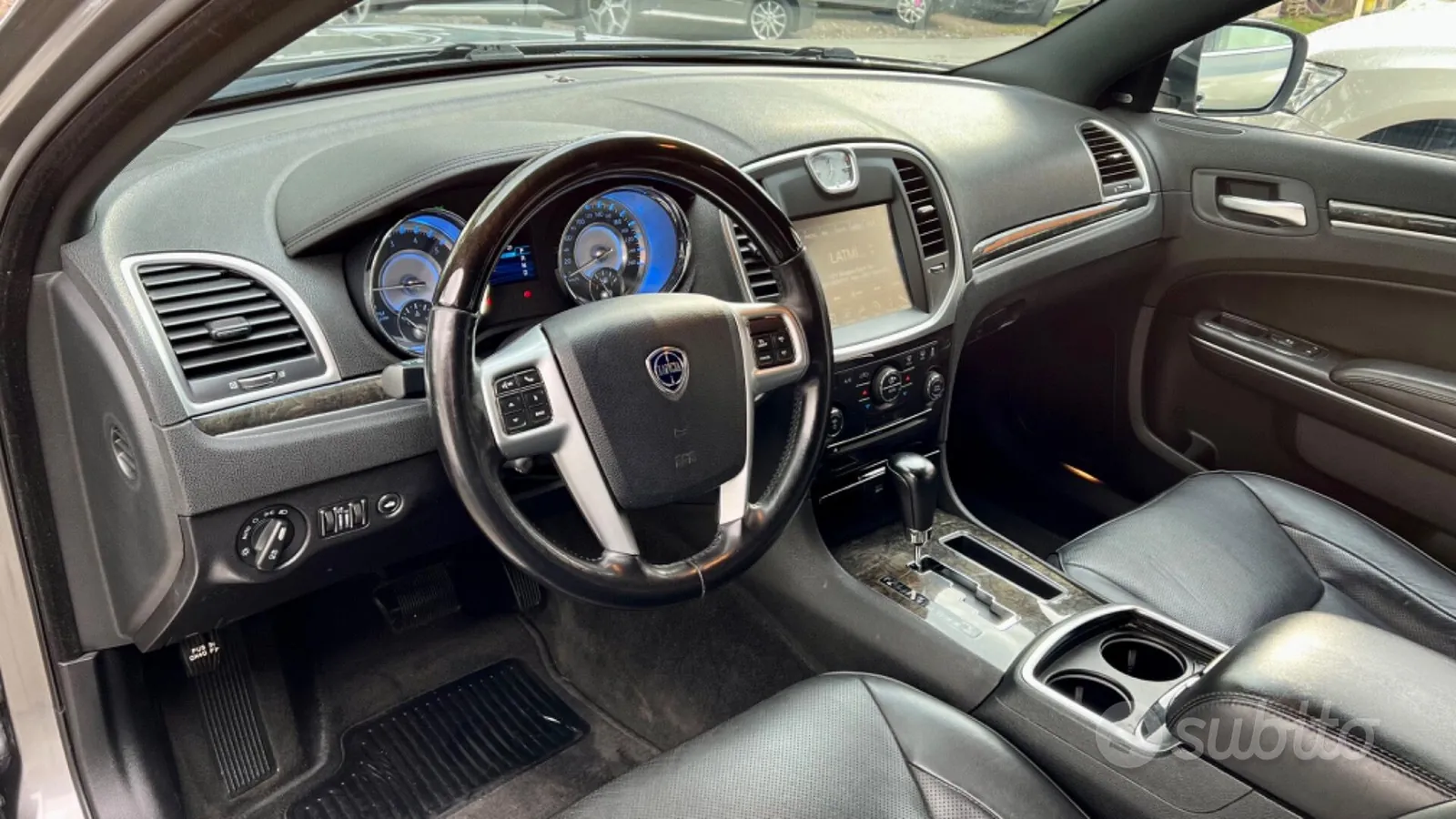 Lancia Thema 2012 photo 2