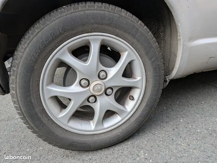 Toyota Yaris 2003 photo 2