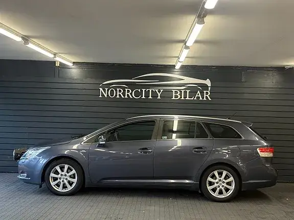 Toyota Avensis 2011 photo 2