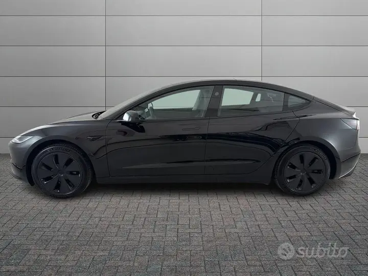 Tesla Model 3 2024 photo 2