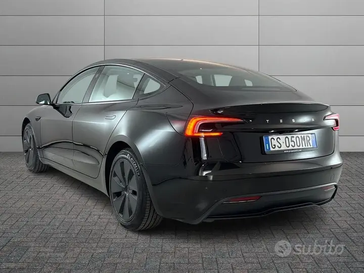 Tesla Model 3 2024 photo 4