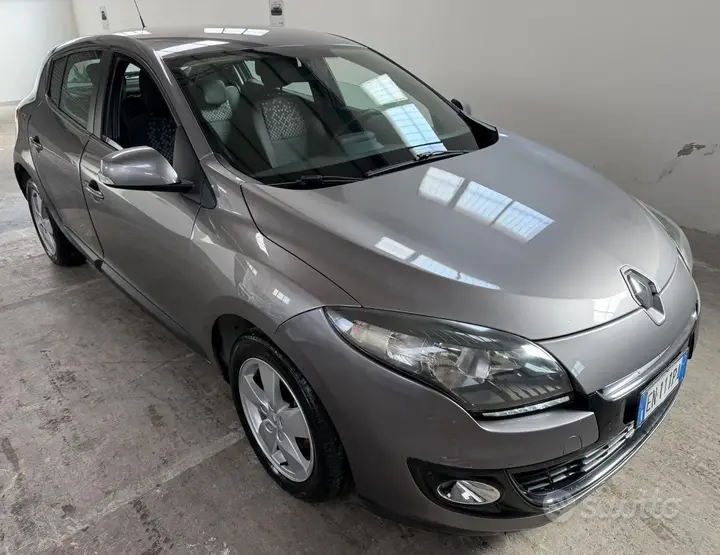 Renault Megane 2012 photo 2