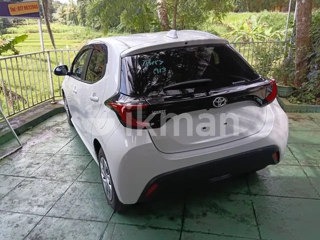 Toyota Yaris 2023 photo 2